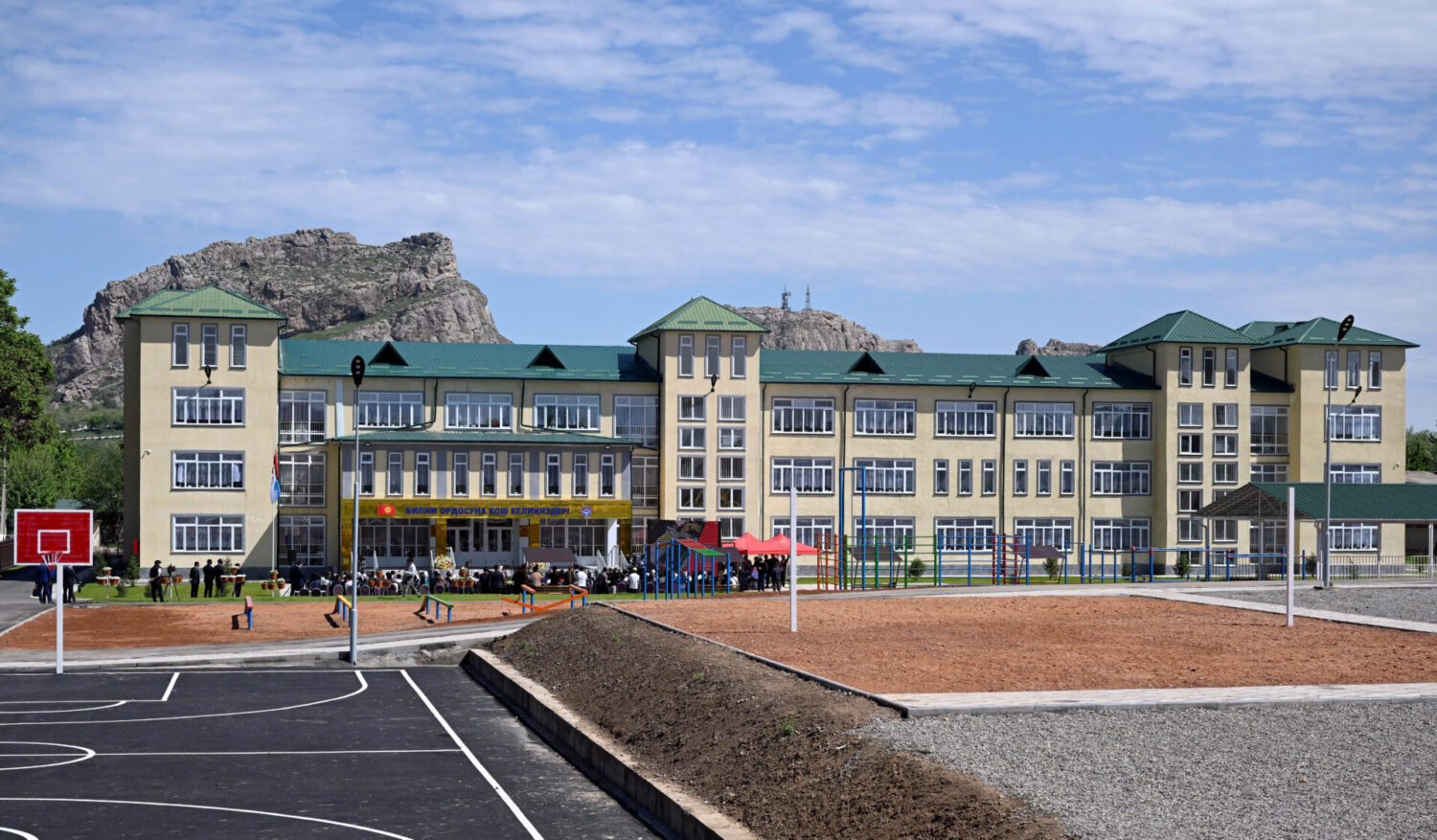 ПРЕЗИДЕНТ САДЫР ЖАПАРОВ: Ар бир курулган мектеп— өлкөбүздүн өнүгүүсүнө кошулган салым