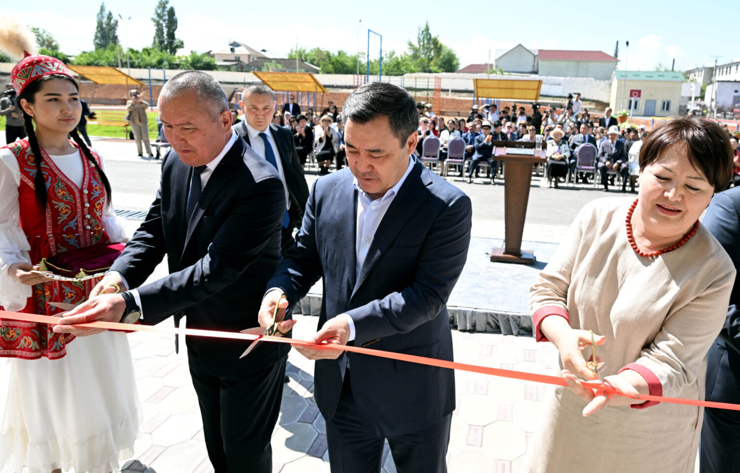 ПРЕЗИДЕНТ САДЫР ЖАПАРОВ: Ар бир курулган мектеп— өлкөбүздүн өнүгүүсүнө кошулган салым