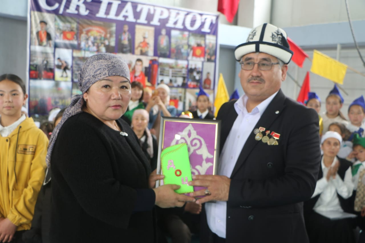 100 ОКУУЧУДАН 100 МУГАЛИМГЕ БЕЛЕК