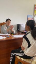 Сузак: ОшМУнун психологдору көмөк көрсөтүүдө