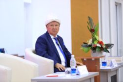 Профессор Абдыкерим Муратов ОшМУнун ардактуу профессору