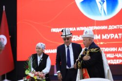 Профессор Абдыкерим Муратов ОшМУнун ардактуу профессору