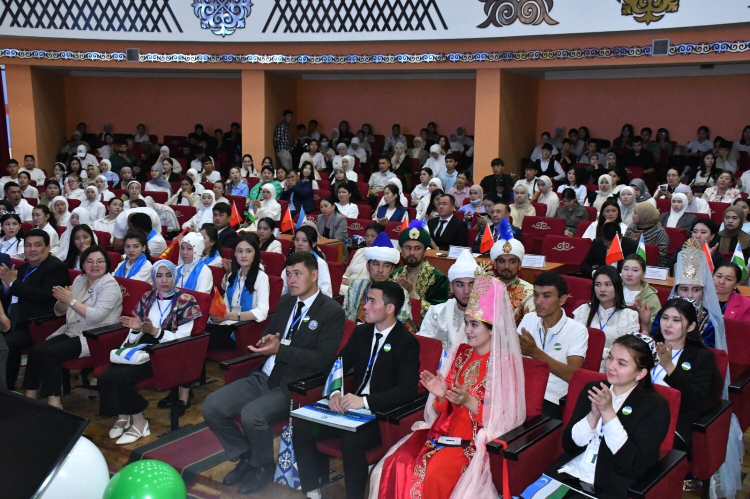 ЭЛ АРАЛЫК ЖАШТАР ФОРУМУ