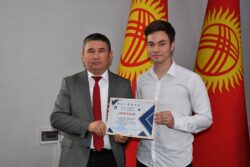 СТУДЕНТТИК ОЛИМПИАДАНЫН ЖЕҢҮҮЧҮЛӨРҮ ЖАНА ОКУТУУЧУЛАР СЫЙЛАНДЫ