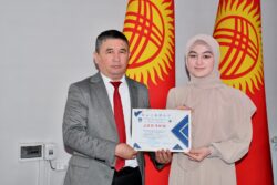 СТУДЕНТТИК ОЛИМПИАДАНЫН ЖЕҢҮҮЧҮЛӨРҮ ЖАНА ОКУТУУЧУЛАР СЫЙЛАНДЫ