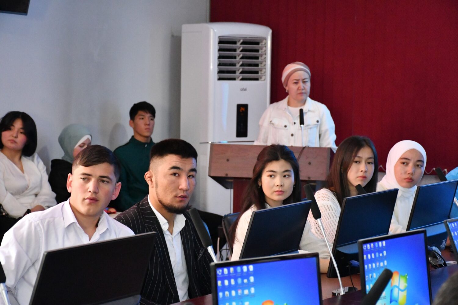 СТУДЕНТТИК ОЛИМПИАДАНЫН ЖЕҢҮҮЧҮЛӨРҮ ЖАНА ОКУТУУЧУЛАР СЫЙЛАНДЫ