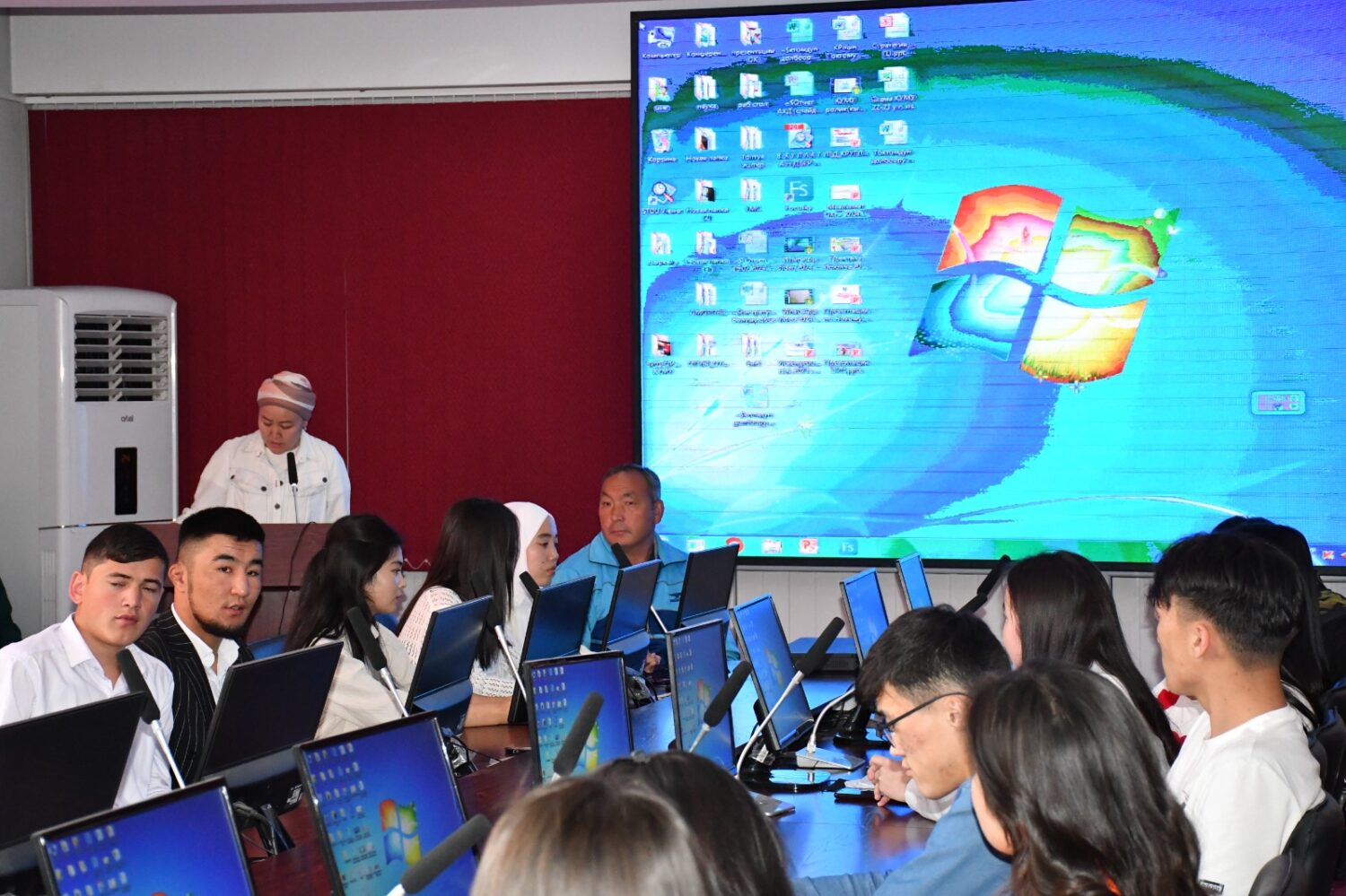 СТУДЕНТТИК ОЛИМПИАДАНЫН ЖЕҢҮҮЧҮЛӨРҮ ЖАНА ОКУТУУЧУЛАР СЫЙЛАНДЫ