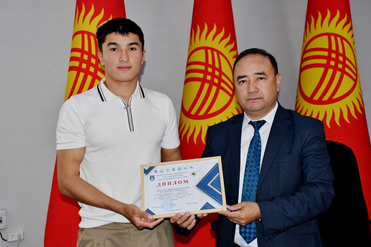 СТУДЕНТТИК ОЛИМПИАДАНЫН ЖЕҢҮҮЧҮЛӨРҮ ЖАНА ОКУТУУЧУЛАР СЫЙЛАНДЫ