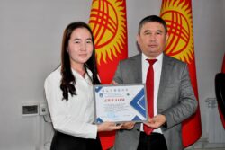 СТУДЕНТТИК ОЛИМПИАДАНЫН ЖЕҢҮҮЧҮЛӨРҮ ЖАНА ОКУТУУЧУЛАР СЫЙЛАНДЫ