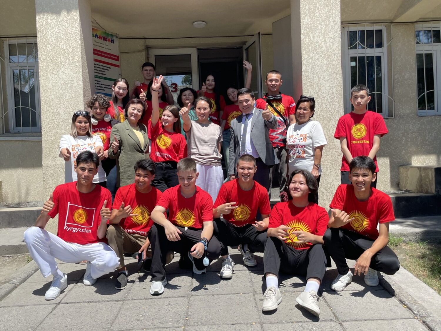 КЫРГЫЗСТАНДЫК ОКУУЧУЛАР “ЭСКЕРҮҮ ПОЕЗДИ” ДОЛБООРУНА КАТЫШУУДА