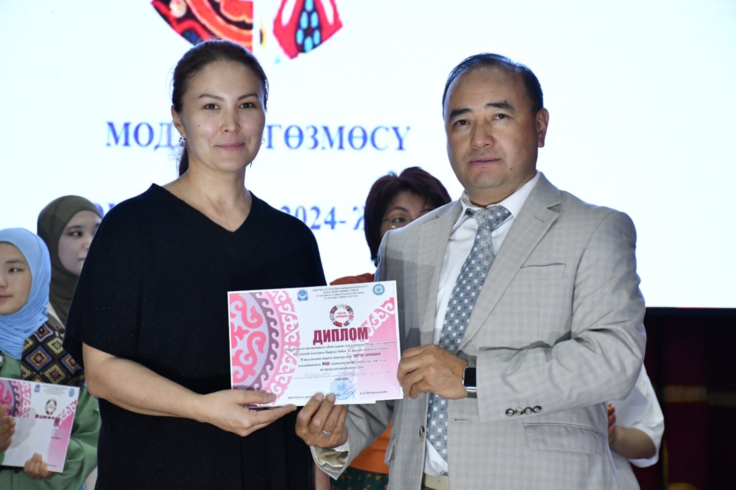 “УЛУТТАР БИРИМДИГИ“ КОЛЛЕКЦИЯСЫНЫН КӨРГӨЗМӨСҮ