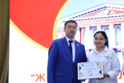 ОшМУнун мыктылары сыйланды