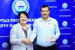 ЭЛ АРАЛЫК ОЛИМПИАДАНЫН ЖЕҢҮҮЧҮЛӨРҮ СЫЙЛАНДЫ