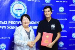 ЭЛ АРАЛЫК ОЛИМПИАДАНЫН ЖЕҢҮҮЧҮЛӨРҮ СЫЙЛАНДЫ