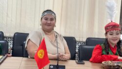 МУРАТБЕК КАСЫМАЛИЕВ «ЫСЫК-КӨЛ ДОСТОРДУ ЧОГУЛТАТ-2024» ЭТНО — КАРНАВАЛЫНЫН КАТЫШУУЧУЛАРЫ МЕНЕН ЖОЛУКТУ