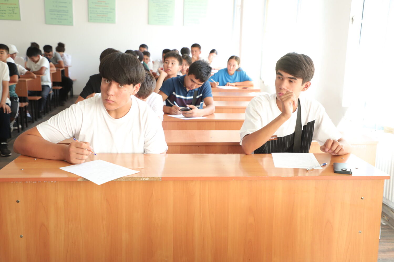 ОШТУДА АБИТУРИЕНТТЕР ТЕСТТИК СЫНАК ТАПШЫРДЫ