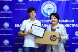 ЭЛ АРАЛЫК ОЛИМПИАДАНЫН ЖЕҢҮҮЧҮЛӨРҮ СЫЙЛАНДЫ