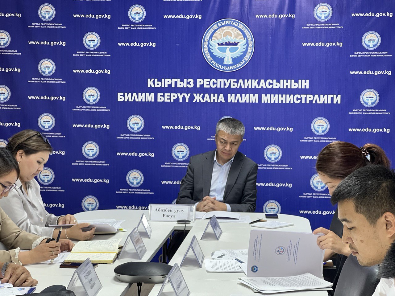 КӨЗ КАРАНДЫСЫЗ СЕРТИФИКАЦИЯЛООНУ ЖАНА ВАЛИДАЦИЯЛООНУ ӨНҮКТҮРҮҮ БОЮНЧА ЖУМУШЧУ ТОПТУН ОТУРУМУ ӨТКӨРҮЛДҮ