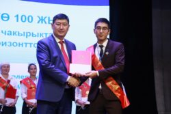 ОШ ОБЛУСУНДАГЫ БИЛИМ БЕРҮҮ КЫЗМАТКЕРЛЕРИНИН АВГУСТ КЕҢЕШМЕСИ