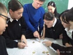 КЕЛЕЧЕГИН МЕКТЕПТЕН ИЗДЕГЕН ЖАШ МУГАЛИМДЕР