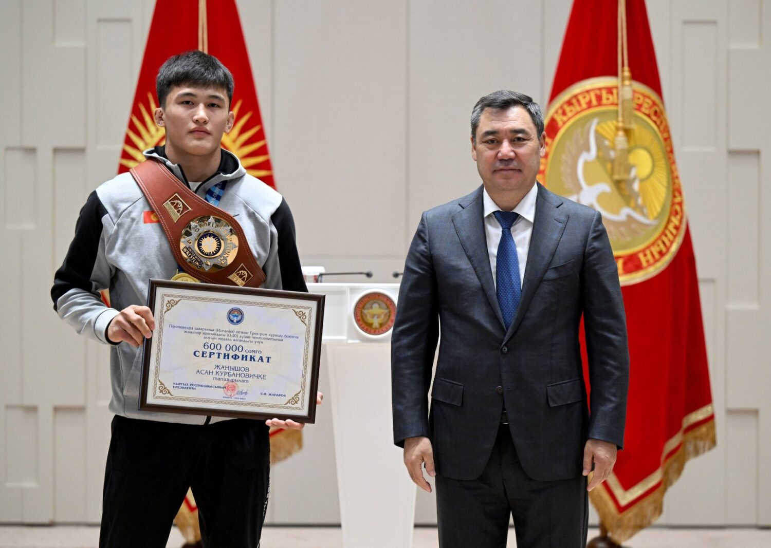 Президент олимпиаданын жеңүүчүлөрүн куттуктады