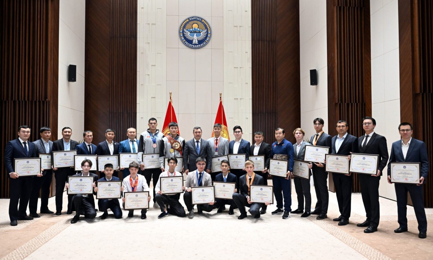 Президент олимпиаданын жеңүүчүлөрүн куттуктады