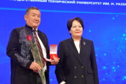 Кыргыз мамлекеттик техникалык университет 70 жылдыгын белгилеп жатат