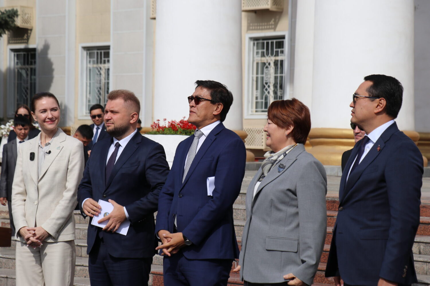 Кызматташуу: мектептерге дагы 50 автобус