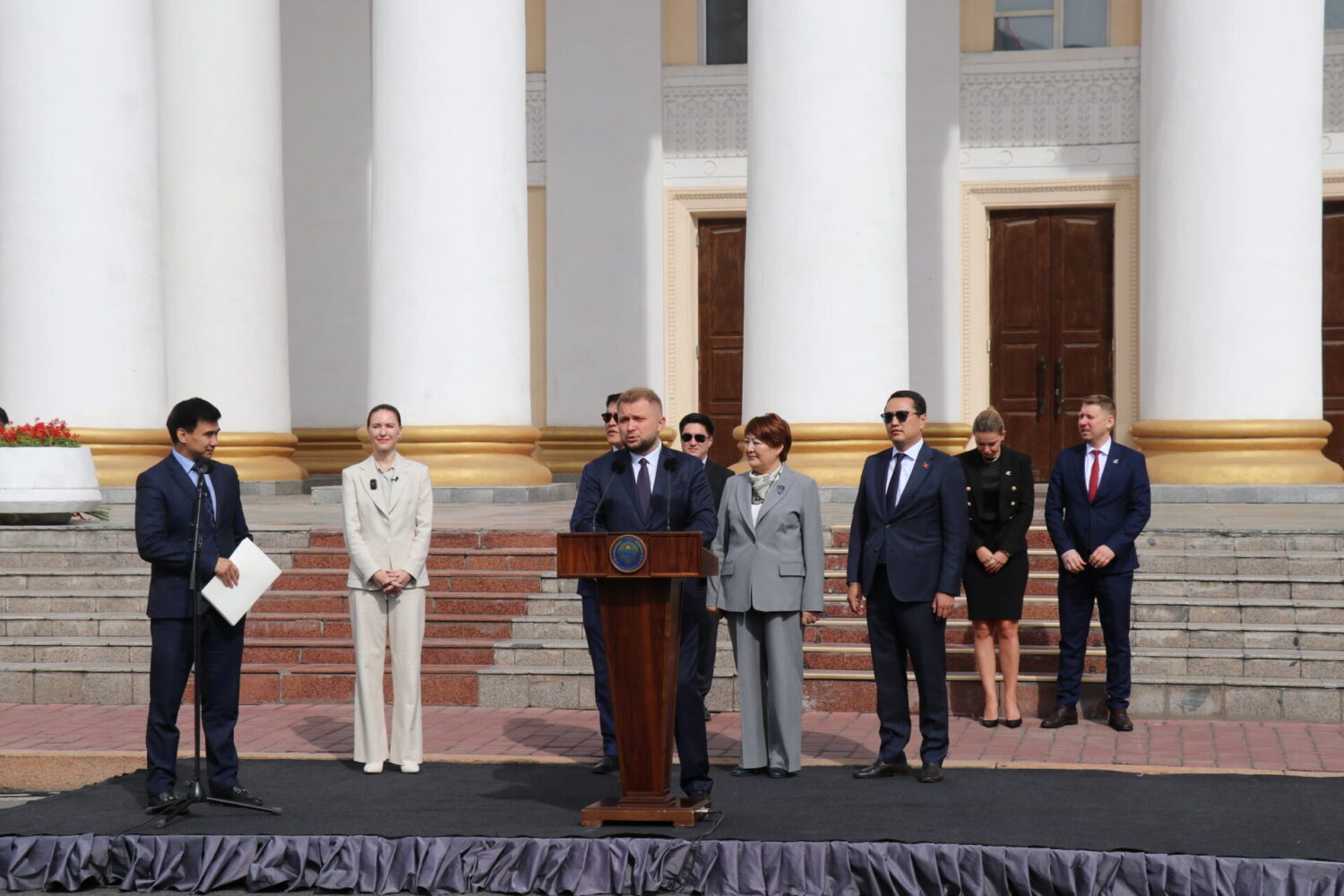 Кызматташуу: мектептерге дагы 50 автобус