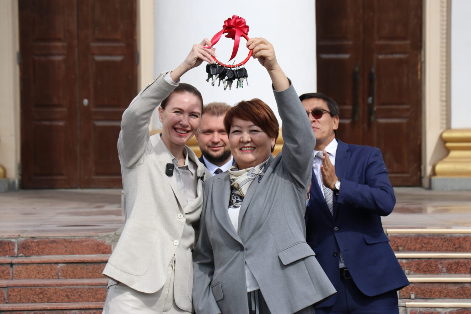 Кызматташуу: мектептерге дагы 50 автобус