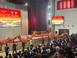 К. Карасаев атындагы Бишкек мамлекеттик университетинде күз майрамына карата күзгү студенттик фестиваль болуп өттү.