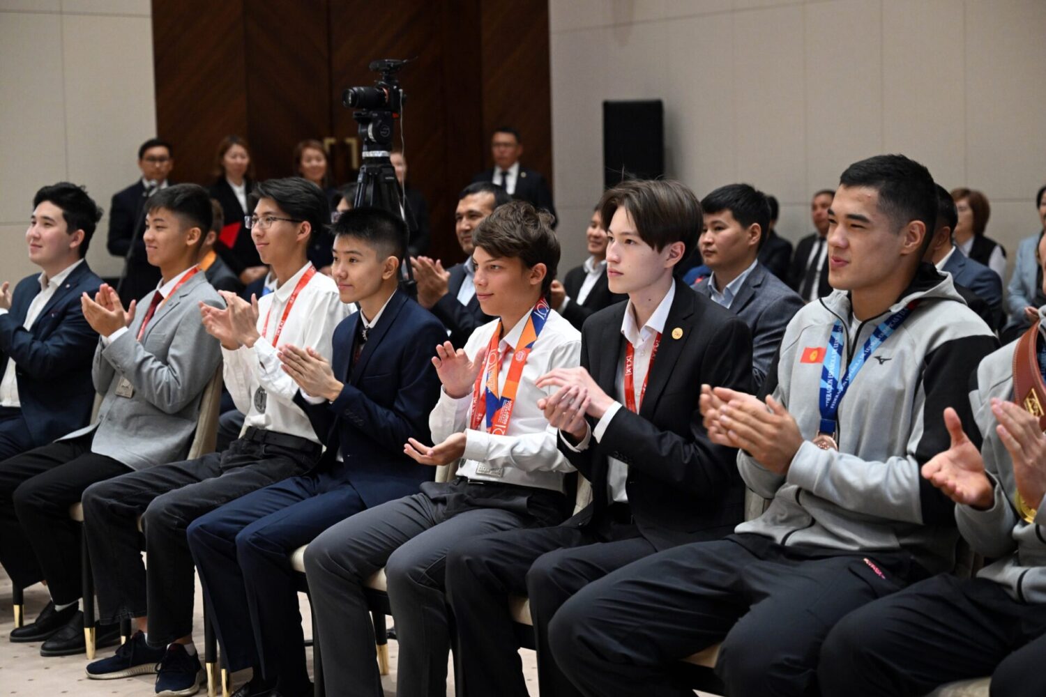 Президент олимпиаданын жеңүүчүлөрүн куттуктады