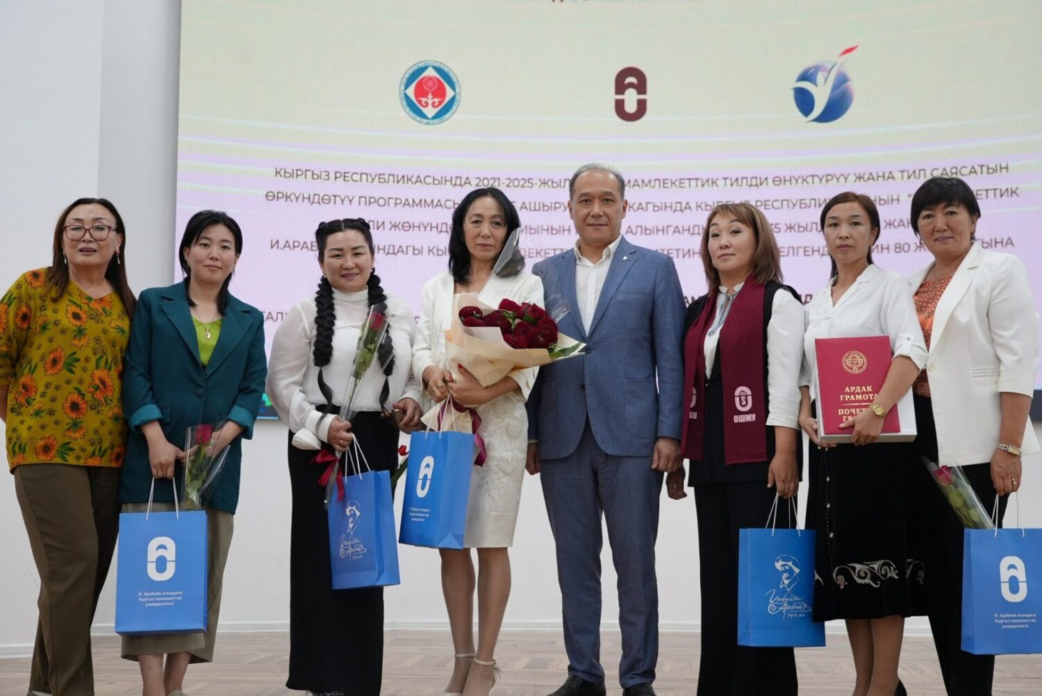 ОшМУнун окутуучусу алдыда