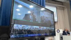 Биринчи сабак: мамлекеттик катчы мектеп окуучуларына сабак өттү