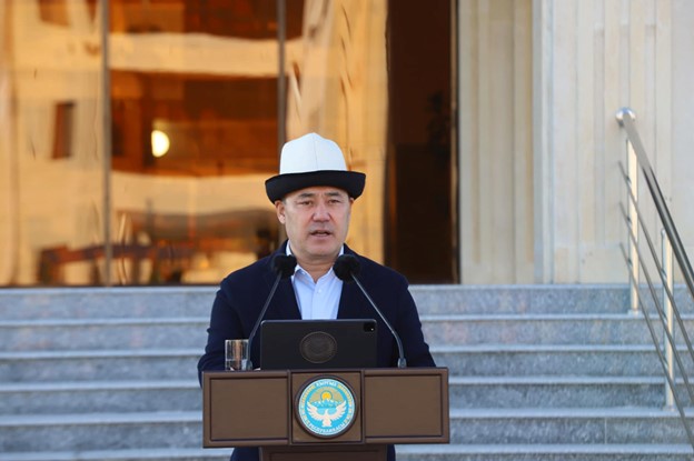 ПРЕЗИДЕНТ САДЫР ЖАПАРОВ: «ВОПРОСЫ ОБРАЗОВАНИЯ ВСЕГДА В ПРИОРИТЕТЕ»