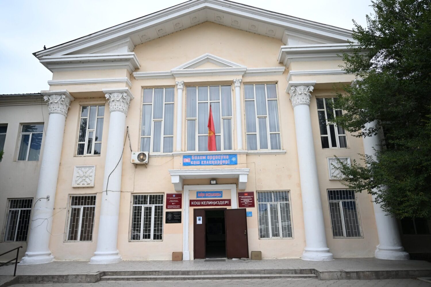 ЖК төрагасы Токмоктун мектептеринде