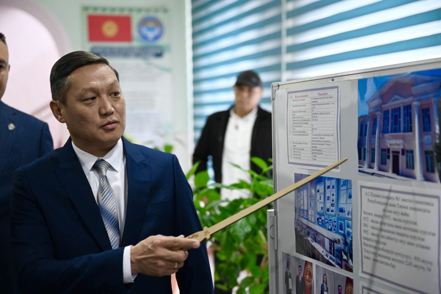 ЖК төрагасы Токмоктун мектептеринде