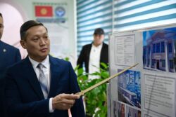 ЖК төрагасы Токмоктун мектептеринде