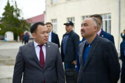 ЖК төрагасы Токмоктун мектептеринде