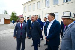 ЖК төрагасы Токмоктун мектептеринде