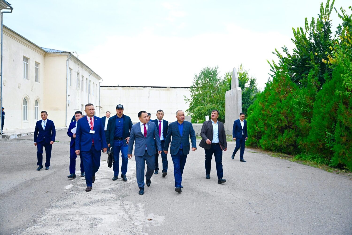 ЖК төрагасы Токмоктун мектептеринде