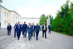 ЖК төрагасы Токмоктун мектептеринде