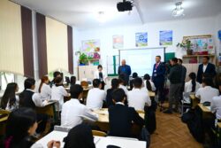 ЖК төрагасы Токмоктун мектептеринде