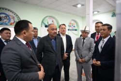 ЖК төрагасы Токмоктун мектептеринде