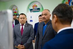 ЖК төрагасы Токмоктун мектептеринде