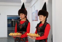 Окуу имараттары ондолуп жаңырган он тогуз окуу жай