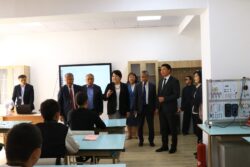 Окуу имараттары ондолуп жаңырган он тогуз окуу жай