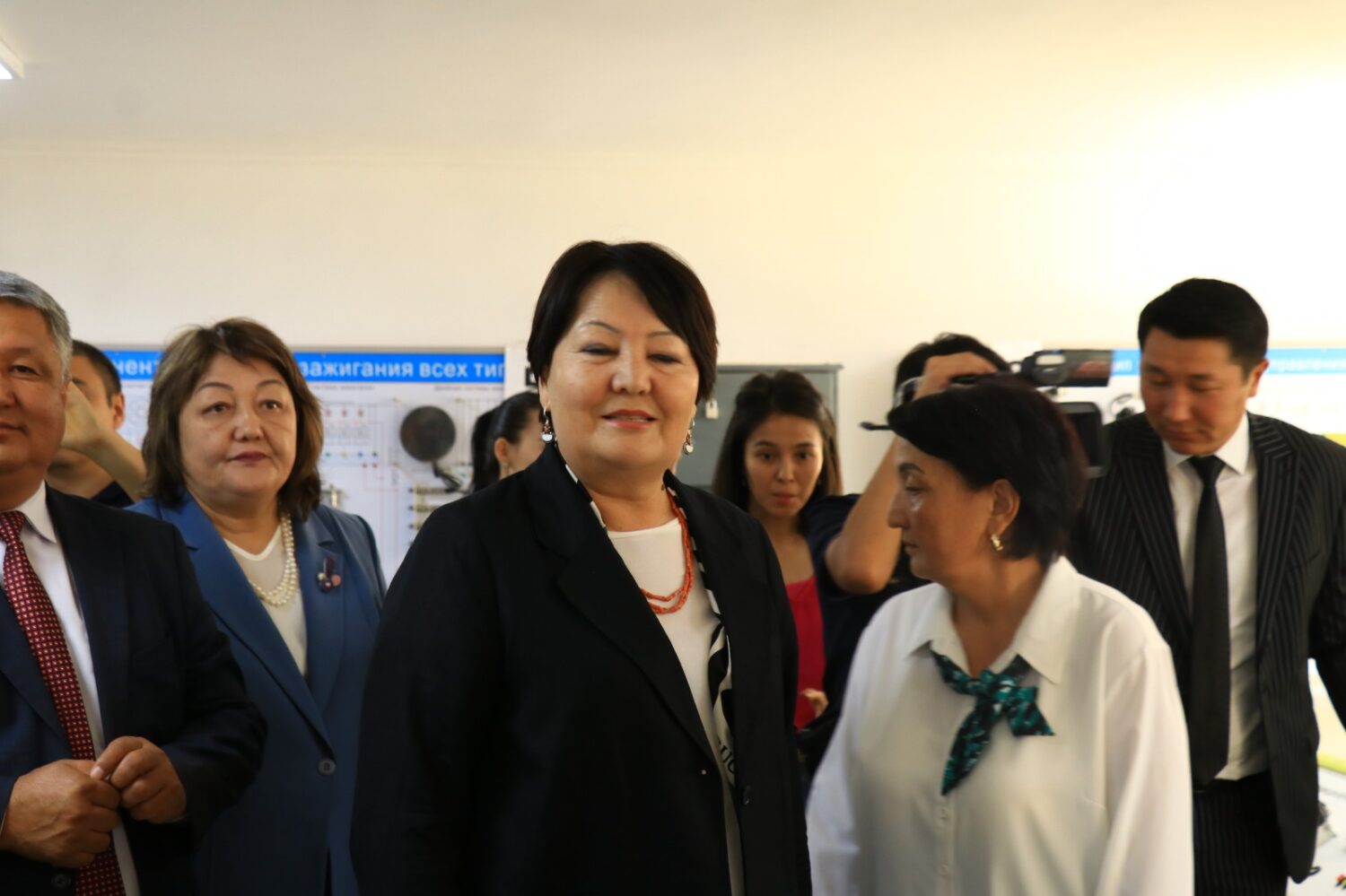 Окуу имараттары ондолуп жаңырган он тогуз окуу жай