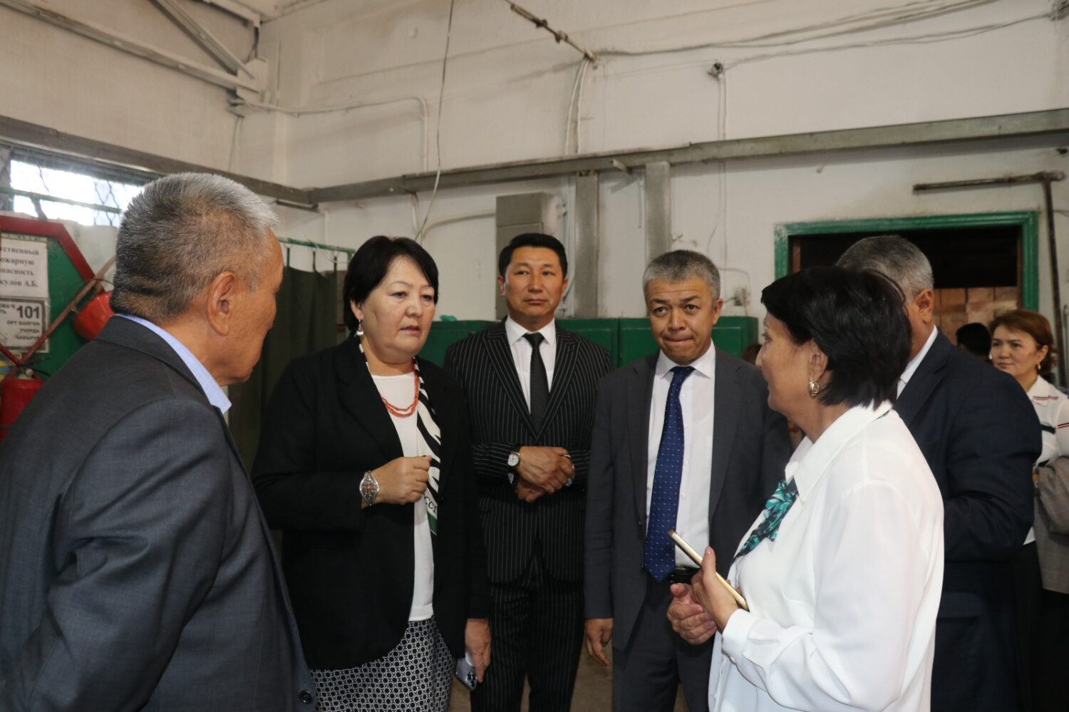 Окуу имараттары ондолуп жаңырган он тогуз окуу жай