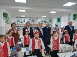 эл акыны Байдылда Сарногоевдин ысымы мектепке ыйгарылды